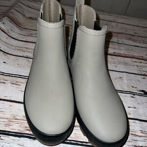 Sperry size 8. Rain boots! These are so cute!